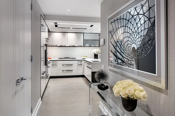 Sold by Extell Marketing Group | media 32