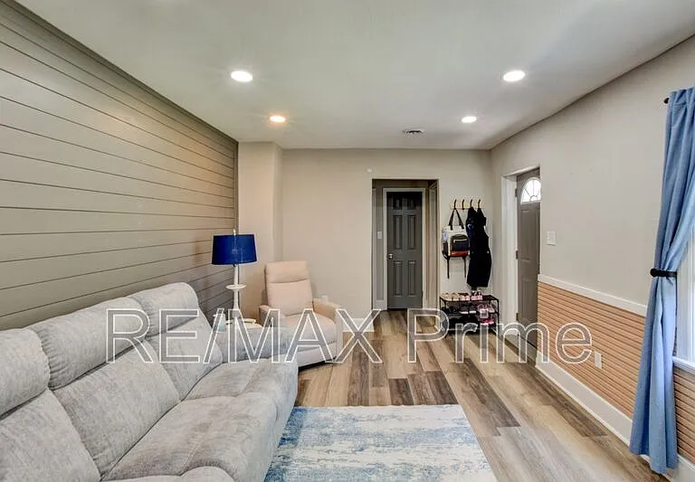 2 Clover St — Photo 3