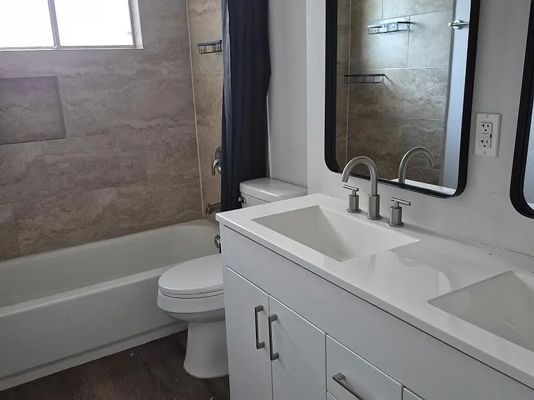 10915 Roandale Dr — Photo 6