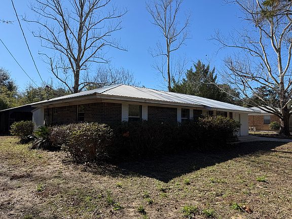 3rd image of 210 Sidney Ave