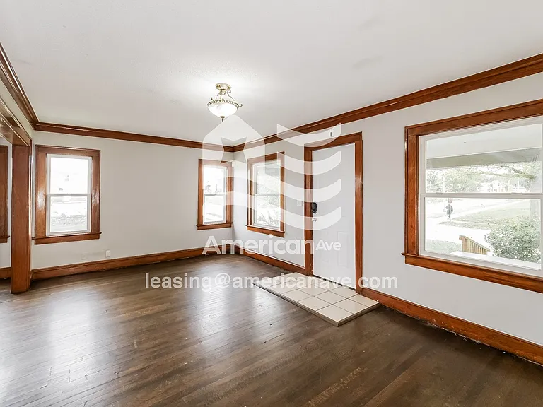 400638_005_living_room_5.jpg