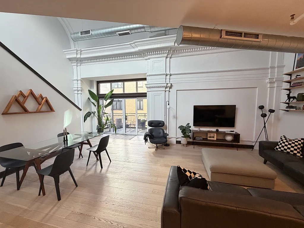 600 Broadway Ave NW — Photo 2