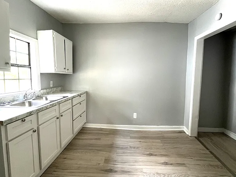 426 Dyer Ave #1 — Photo 5