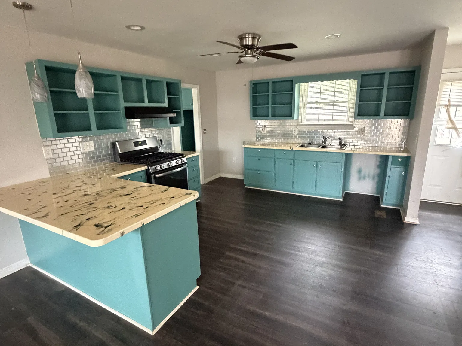 4 bed, 1456 sqft, $2,200 — Photo 2