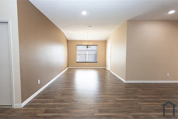 1008 Lake Trail Dr — Photo 3