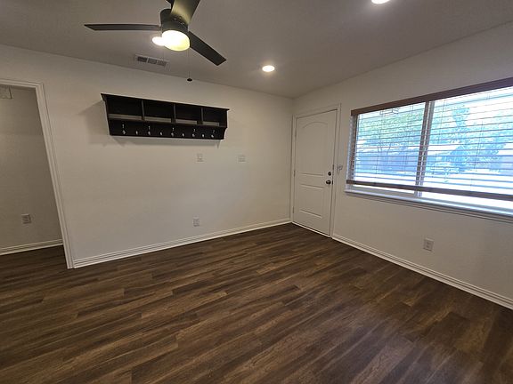 3rd image of 807 Mardi Gras Ln