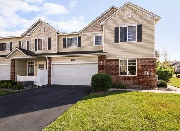 FRONT EXTERIOR End unit, very well maintained.
733 10th St S Buffalo, MN