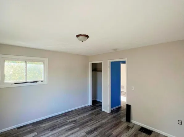 645 Jackson St NW, Grand Rapids, MI 49504