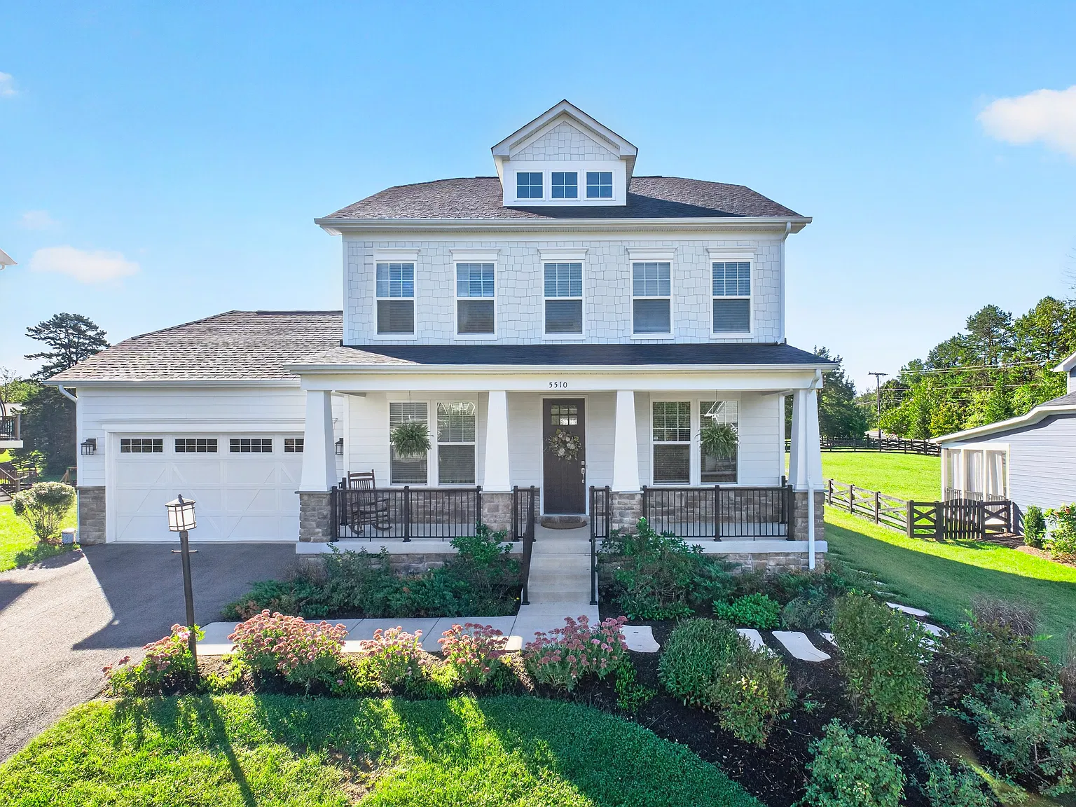4 bed, 3.5 bath, 3292 sqft, $5,200 — Photo 1