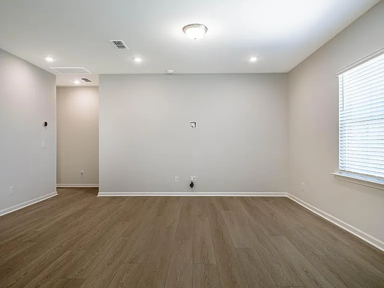 1400 Hollyview Ave — Photo 25