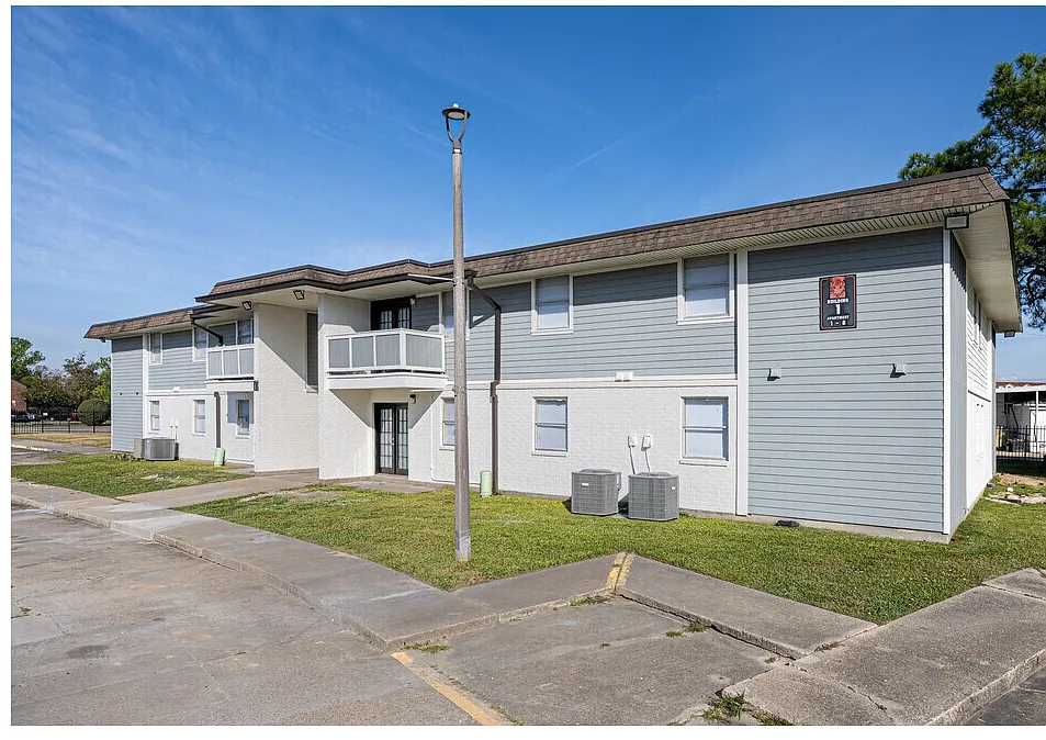 Exterior - Tiger Den Apartments