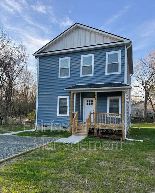 3 bed, 2.5 bath, $1,695 — Photo 1