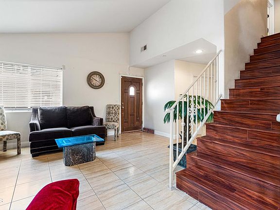 4th image of 907 W Mission Rd #B