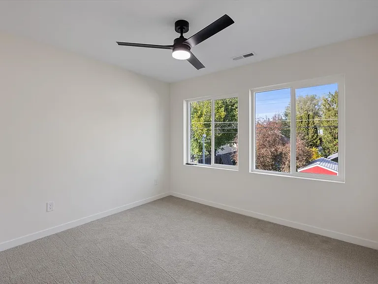 717 E Lacrosse Ave #1 — Photo 22