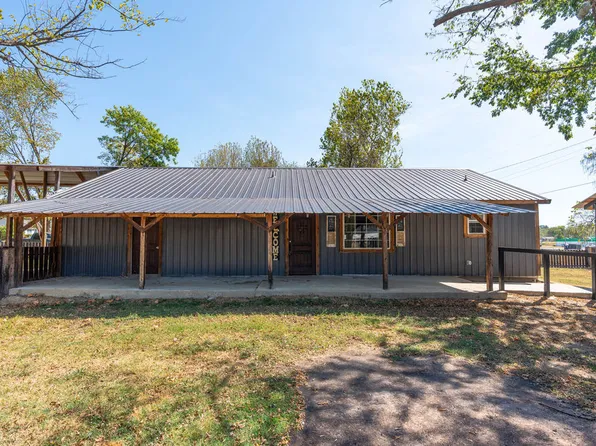 110 SW 8th St, Muldrow, OK 74948