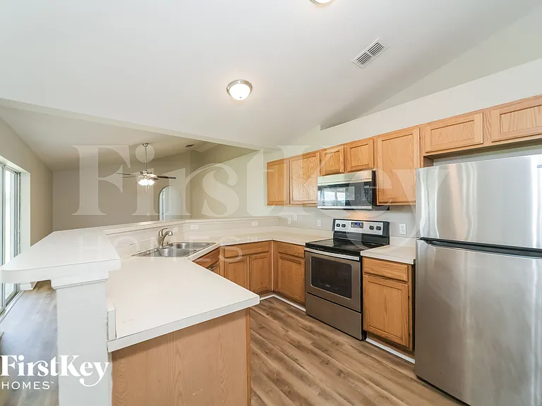 331 Columbo St — Photo 8