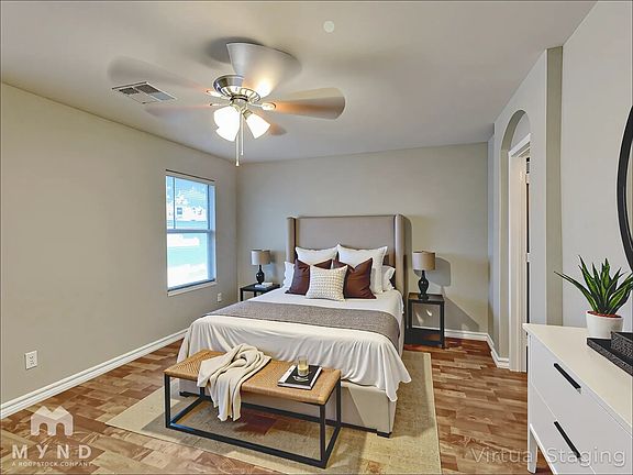 4th image of 40768 W Sanders Way