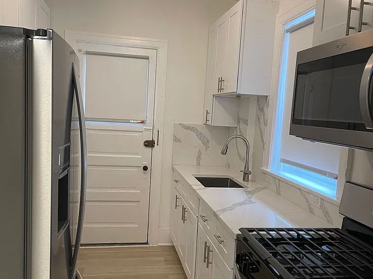 1032 Vaughn St — Photo 42