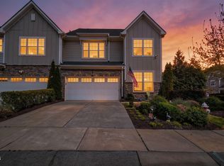 902 Green Ash Ln, Cary, NC 27513