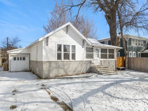 217 7th Ave NE, Minot, ND 58703