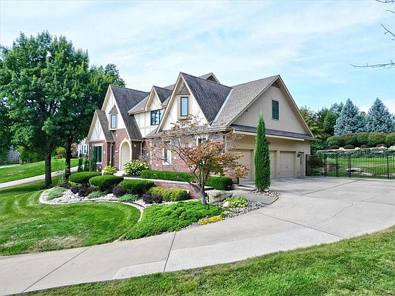 4th image of 3404 Thornbird St