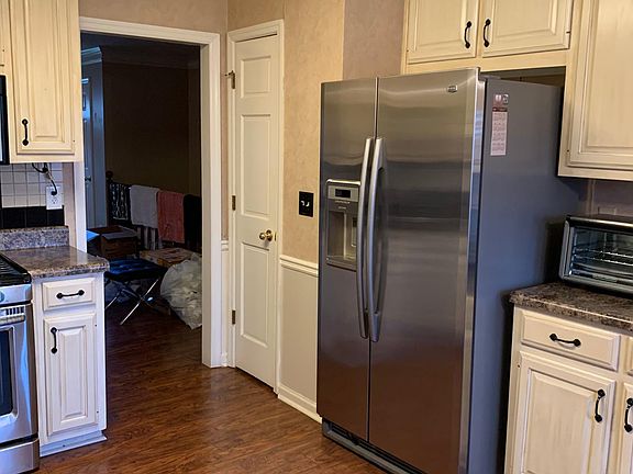 3rd image of 454 Meadowfield Ct