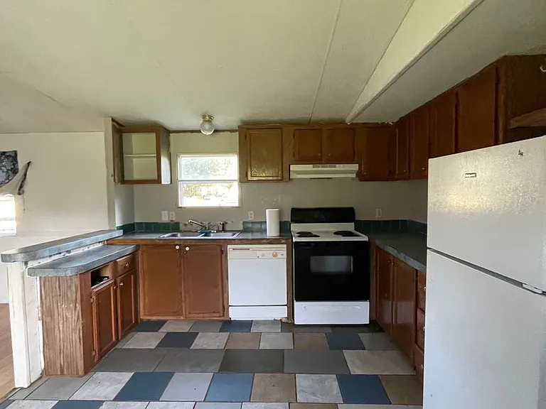 310 Mathis Rd — Photo 2