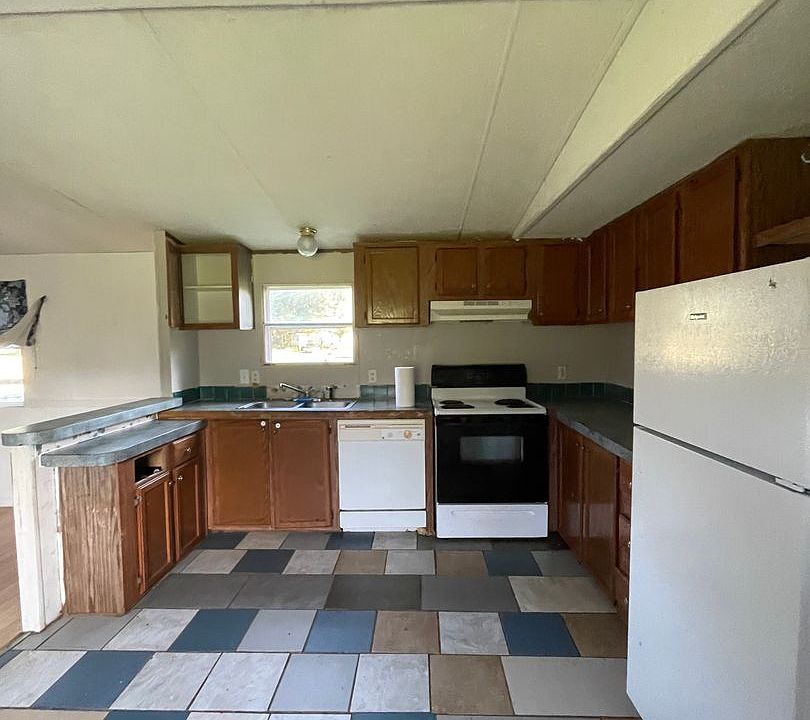 2nd image of 310 Mathis Rd