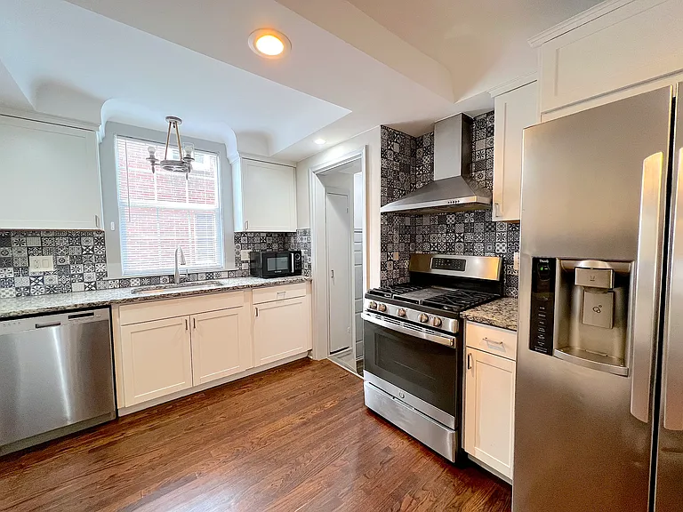 4411 Devonshire Rd — Photo 3