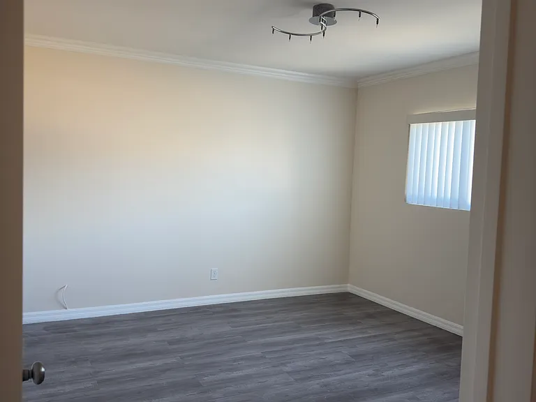1433 Rock Glen Ave #14 — Photo 7