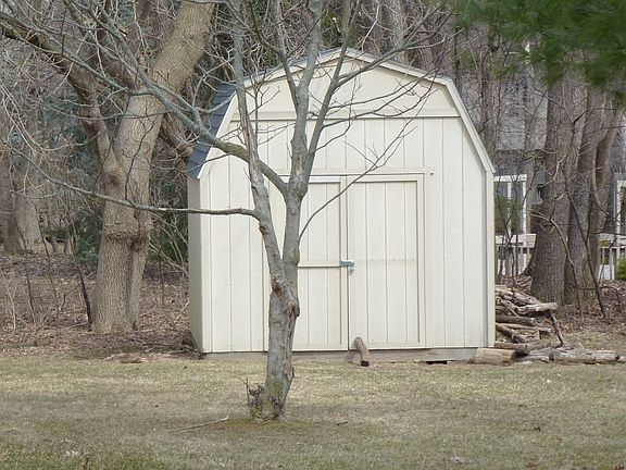 Shed for plenty of storage 
