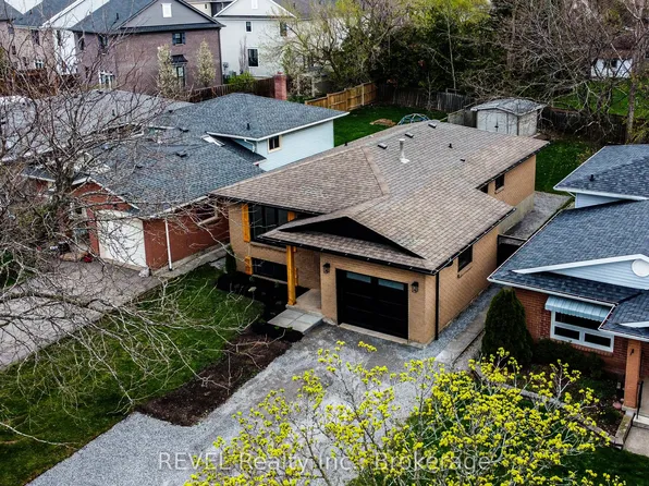 12 Andrea Dr, Saint Catharines, ON L2S 3N7
