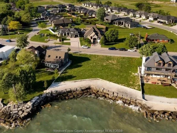 200 Robson Rd #1, Leamington, ON N8H 5R1