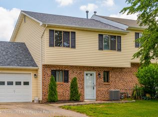 7 Tracey Ct, Howell, NJ 07731