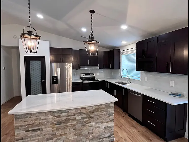 2603 S 86th Ave — Photo 3