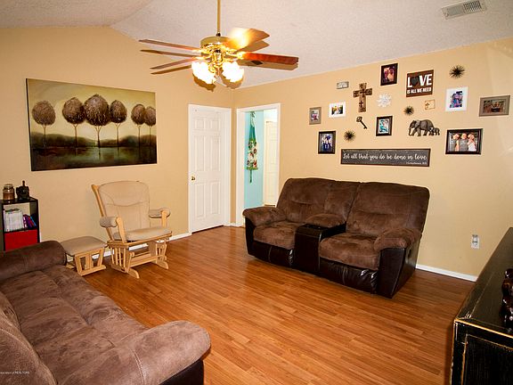 2nd image of 10677 Oak Leaf Dr