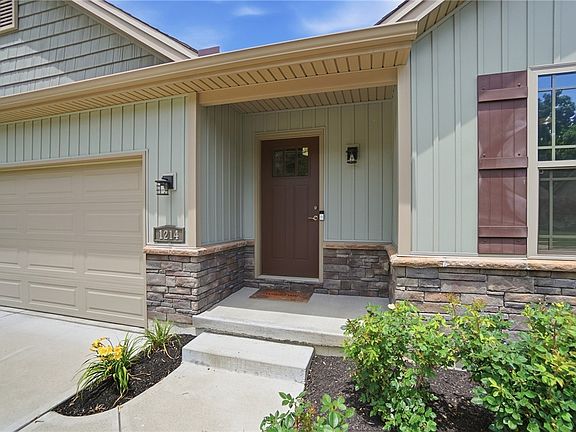 3rd image of 1214 Redbud Cir
