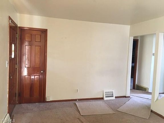 3rd image of 940 E 225th St