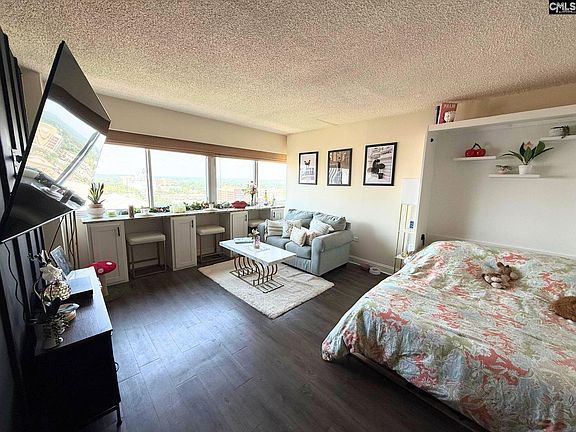 2nd image of 1520 Senate St #123