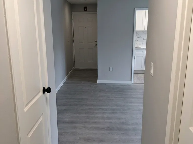 Bloomfield Gardens Apartments — Photo 11