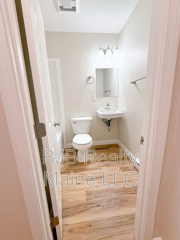 1 bed, 1.0 bath, 415 sqft, $2,205 — Photo 2