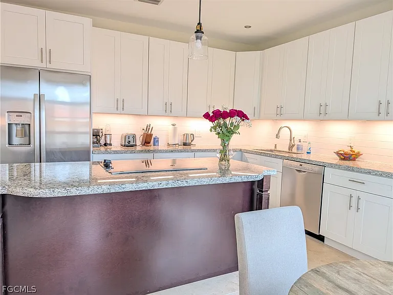 2878 Valencia Way — Photo 24