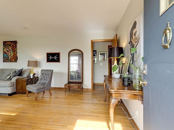 5th image of 600 Glenpark Dr