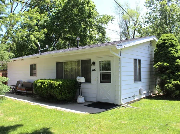 716 E Randolph St, Angola, IN 46703