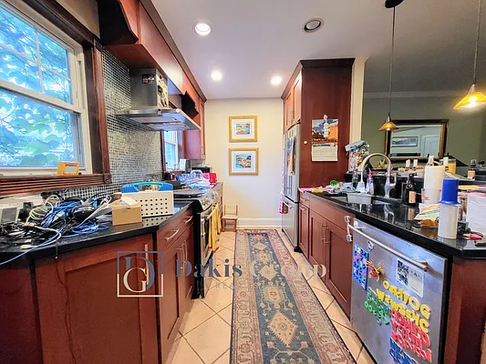 Rented by Dakis Group LLC | media 23