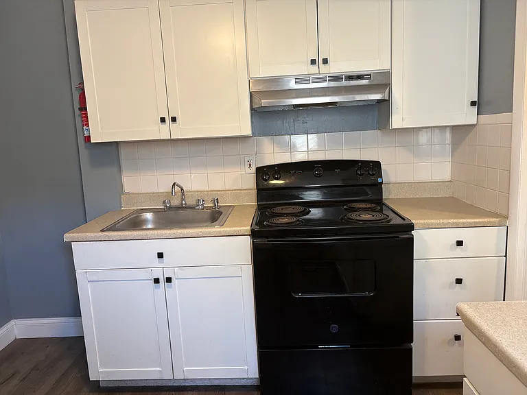 826 W 6th St — Photo 1