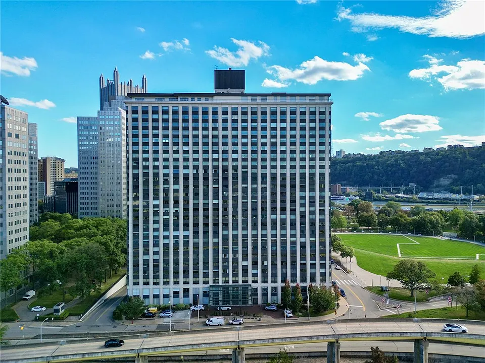 320 Fort Duquesne Blvd #19L