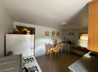 31 Garretson Ave, Totowa, NJ 07512