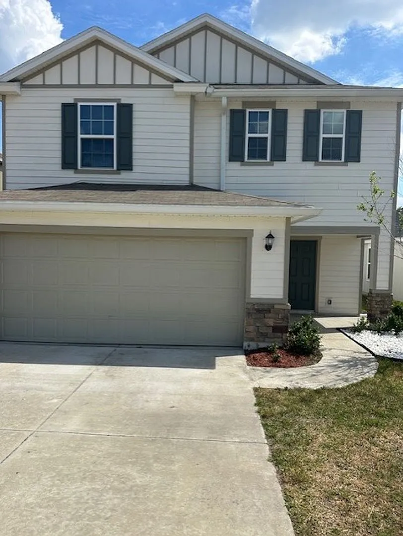 Beautiful and Spacious Westside Gem — Photo 1