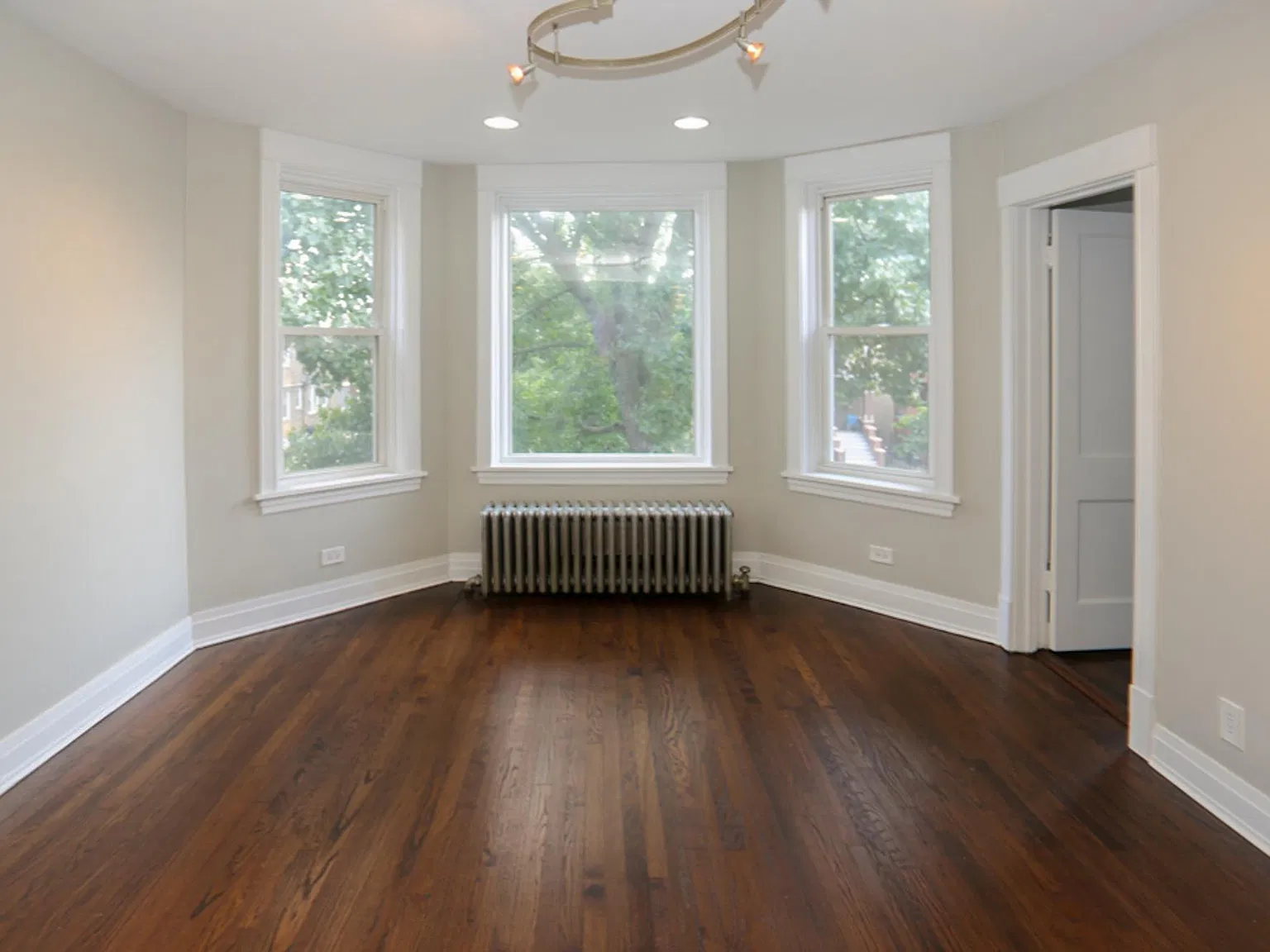 3 bed, 1.0 bath, $1,800 — Photo 3